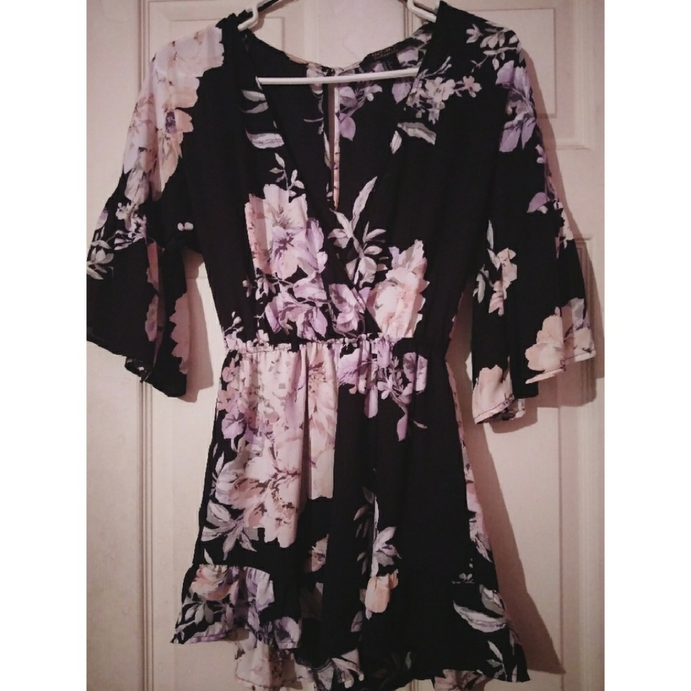 🌸FLORAL ROMPER🌸